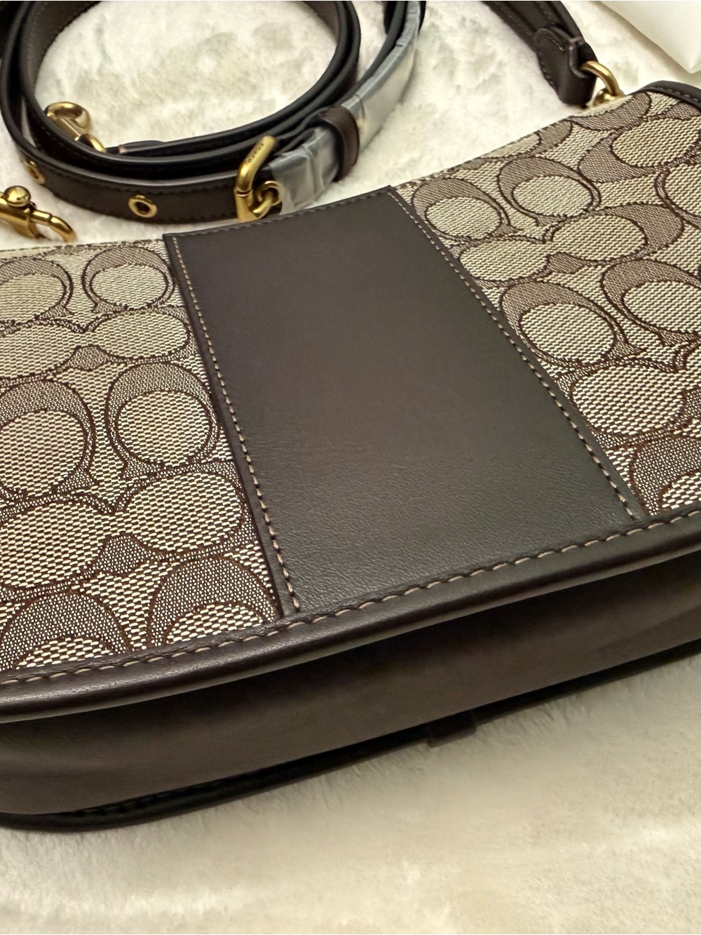 COACH Swinger Bag in Signature Jacquard - Picture 4 of 10